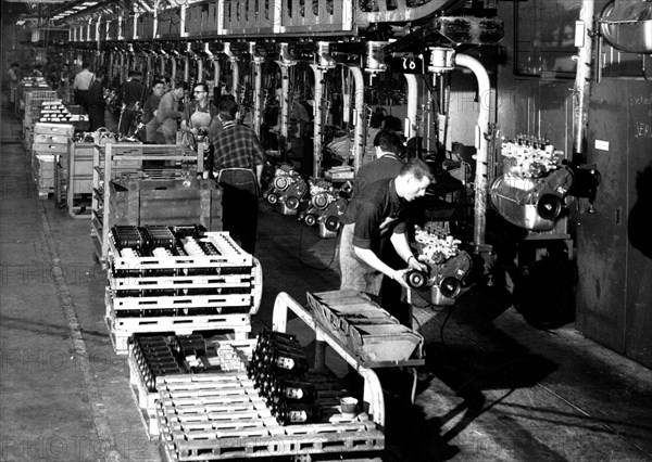 Usine Renault de Cléon : ligne de montage des moteurs 5 paliers