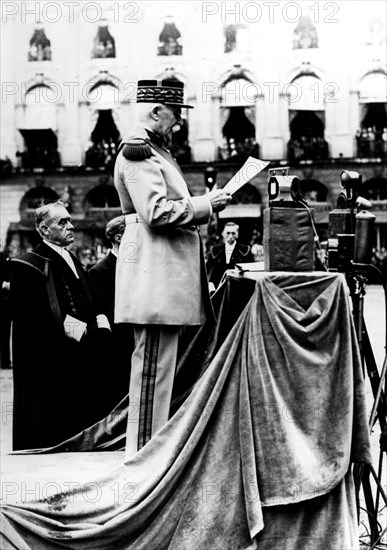 A Nancy, le maréchal Pétain prononce un discours aux obsèques du maréchal Lyautey