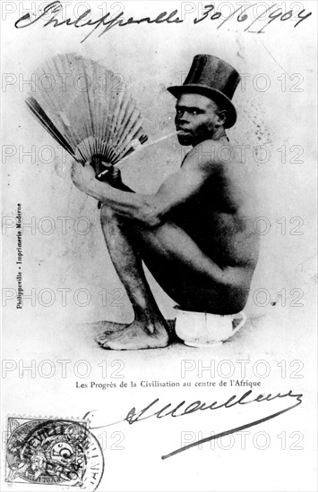 Carte postale raciste. "Les progrès de la civilisation au centre de l'Afrique"