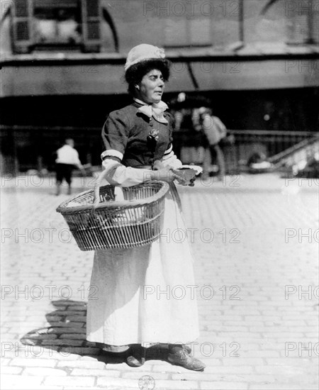 Atget, A cream dealer