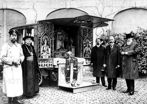 Automobile transformable en chapelle roulante