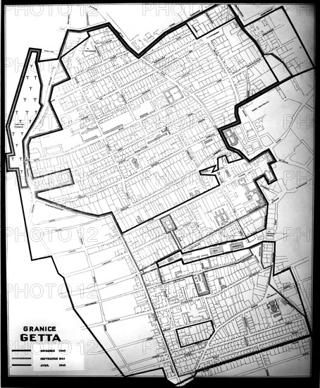 Ghetto in Warsaw. Stages of the ghetto's borders at different points in time. The outermost line: November 1940. In the middle: September 1941. The innermost line: April 1943