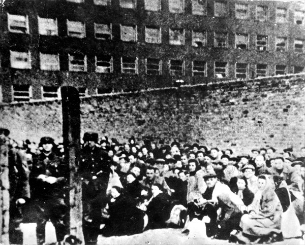 Ghetto in Warsaw. Boarding place for the Warsaw ghetto, Stouski street