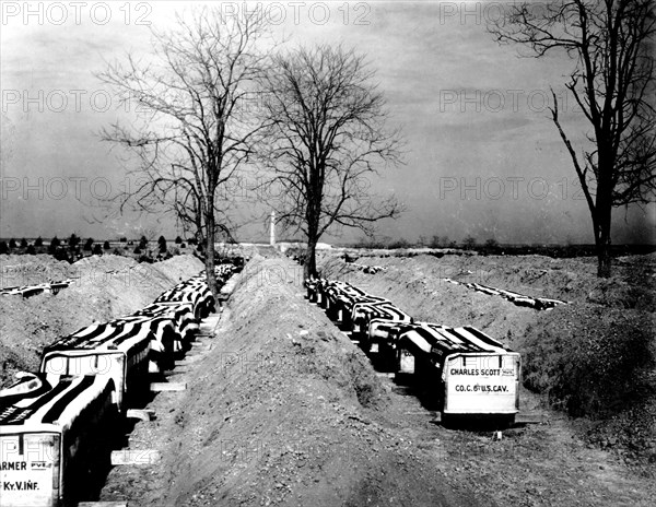 Coffins of American soldiers, Philippines