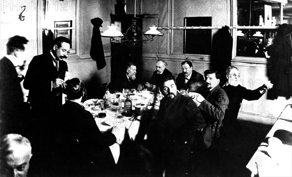 The socialists standing united at the Restaurant of the seat of the French National Assembly (Palais Bourbon)