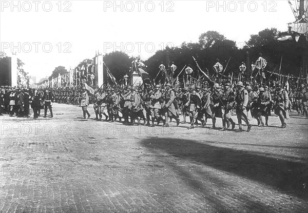 Le défilé de la victoire sur la place de la Concorde à Paris, 1919