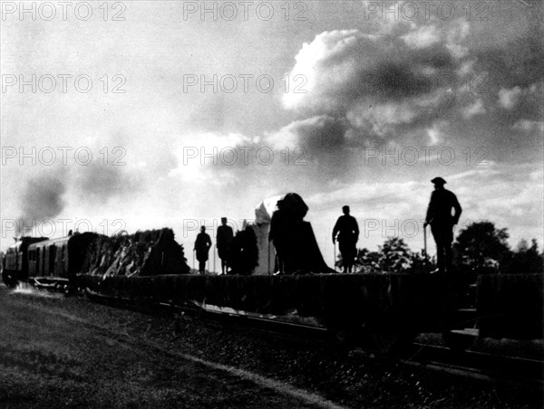 Train transportant le corps de Masaryk pour les funérailles officielles