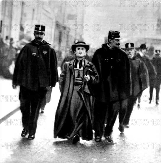 Separation of church and state: Priest being arrested in front of the church Saint-Pierre-du-Gros-Caillou in Paris