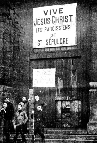 Séparation de l'Eglise et de l'Etat : Portes d'église enfoncée