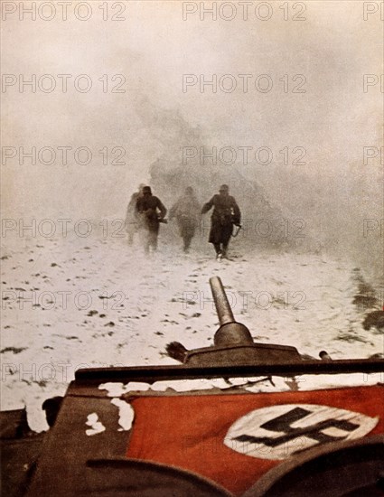 Assault of German infrantrymen on the Soviet front. 1942