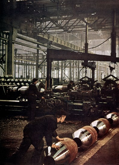 Manufacturing bombs, 1943