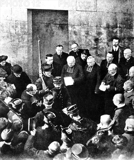 Officers of the 47th Line during the inventory at St. Servan church