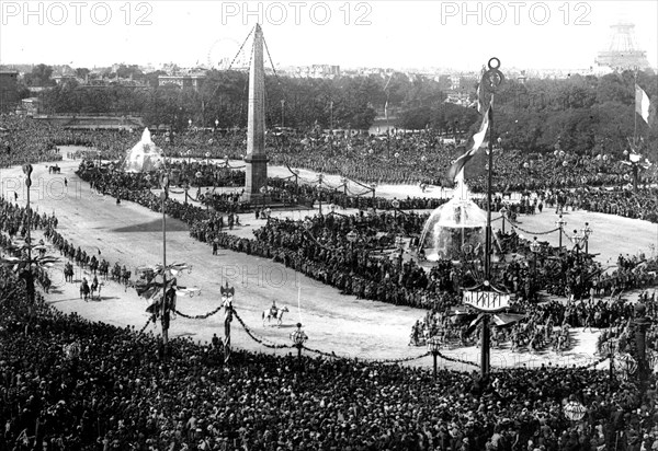 The parade of the victory in Paris: Marshal Pétain on the Concorde square