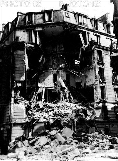 Bombardement de Paris. Une maison éventrée