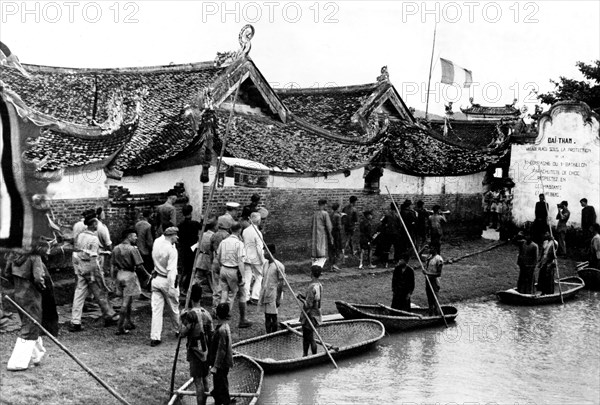 French and Vietnamese parading for a peace ceremony (1948)