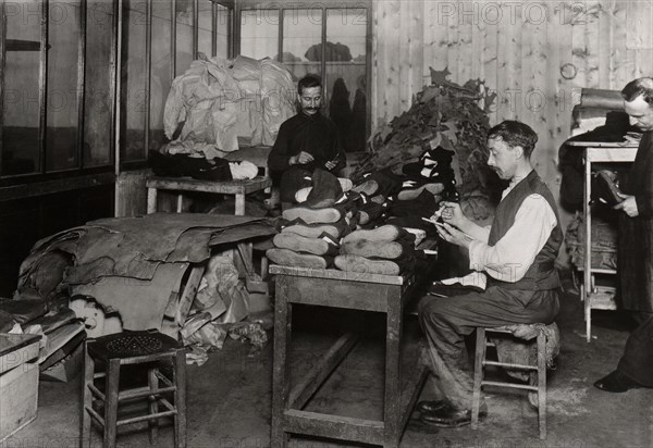 Clothing workshop for the army, 1917