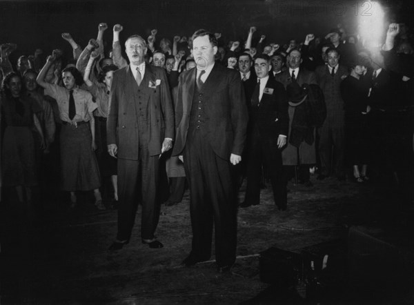Maurice Thorez and Léon Blum at the Vel'd'Hiv in Paris (1936)