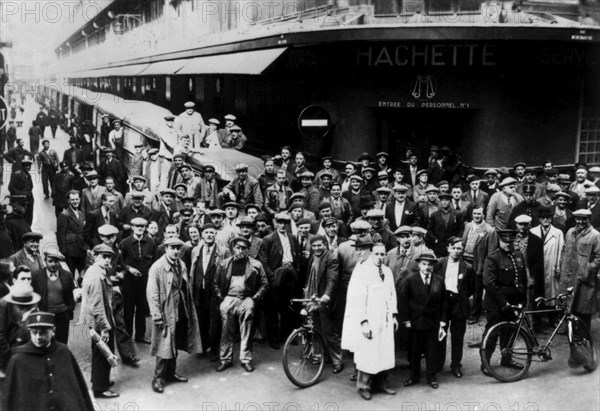 Strikers in front of the Hachette press distribution service, in Paris, 1936