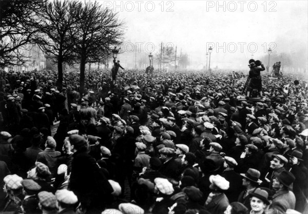 Emeutes à Paris, vue de la foule, 1934