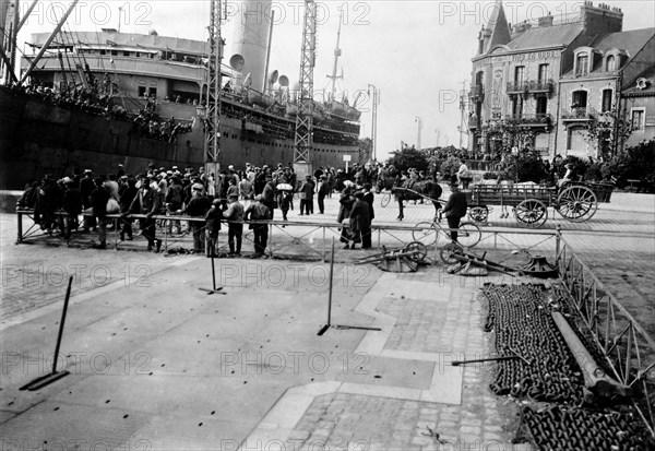 Arrivée d'un transport de troupes américaines à Saint-Nazaire