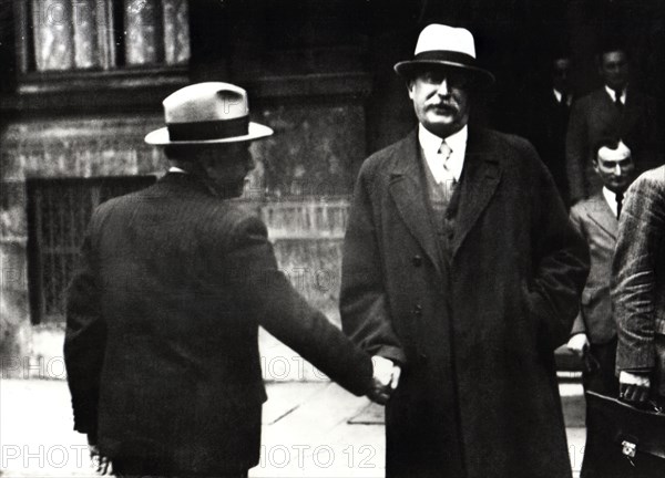 Blum shaking hands with Daladier, 1936