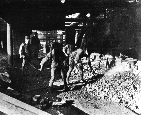 Pays de Galles. Scène de la grande grève dans les mines de charbon (1910)