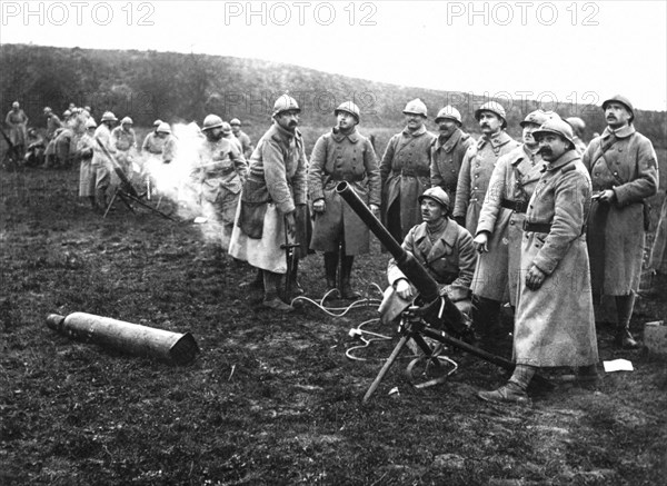 Canon pneumatique français à bouteille d'air comprimé