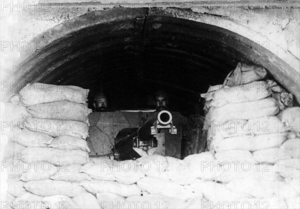 Maison du passeur. Pièce de 75 sous casemate (mai 1916)