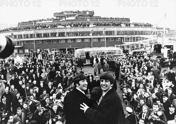 Arrivée des Beatles à l'aéroport de Londres