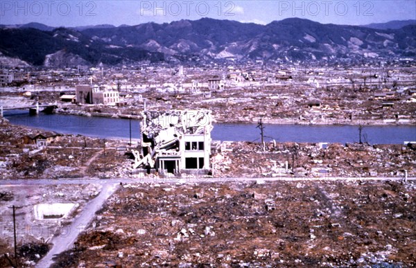 Hiroshima dévastée par la bombe atomique