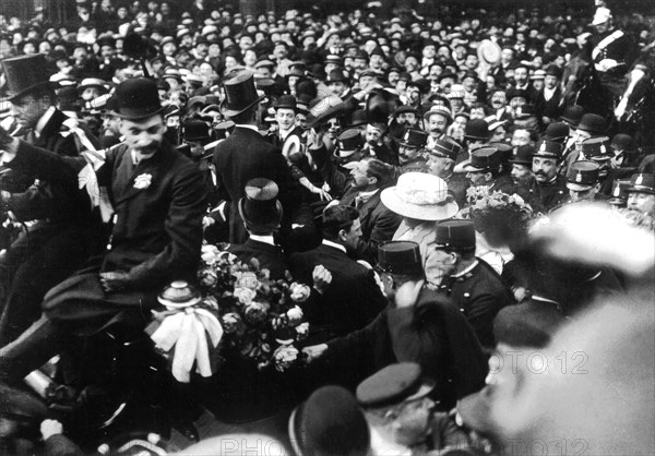 Paris. Ovation à Blériot, vainqueur de la traversée de la Manche