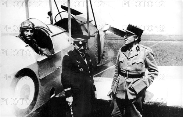 André Breton à l'école de pilotage de Poitiers