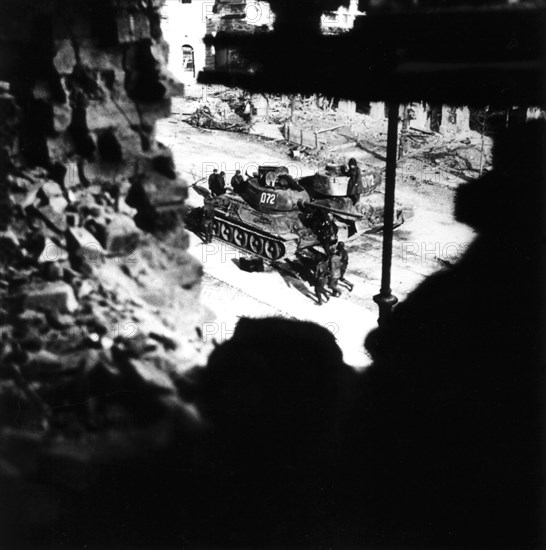 Budapest, Russian soldiers waiting next to their tanks