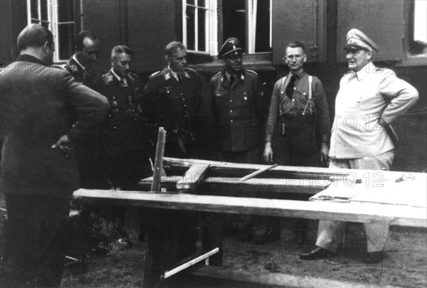 Hitler : tentative d'attentat du 20 juillet 1944. Göering, Schaub (3ème à droite), Koller (3ème à gauche) et Fegelein