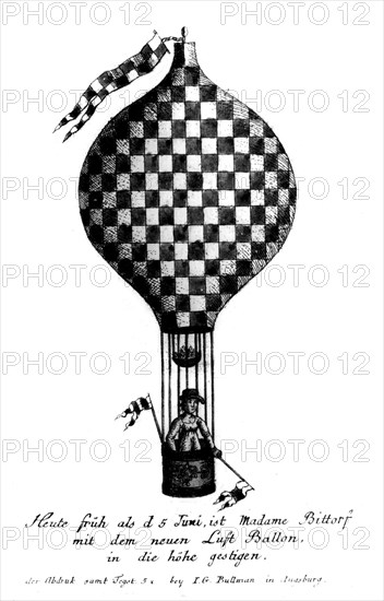 Femme dans un ballon