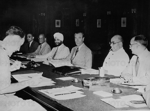 Pakistan, première photographie du Conseil de défense, au cours de sa 1ère session en 1947