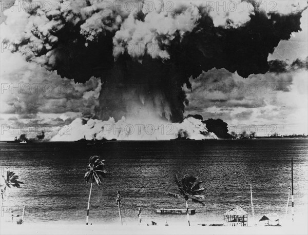 Explosion of an atomic bomb on Bikini Island