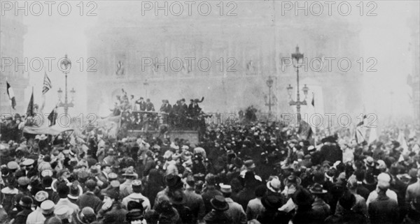 La foule à Paris le jour de l'Armistice