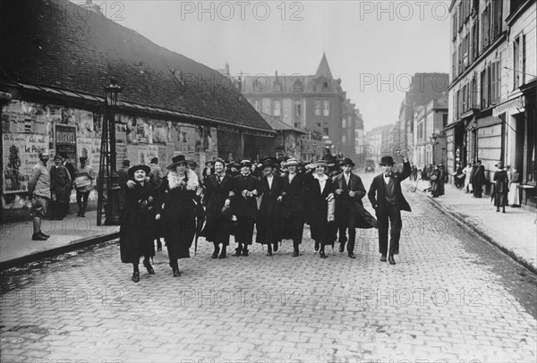 Strike by the sewing workers (May 1917).