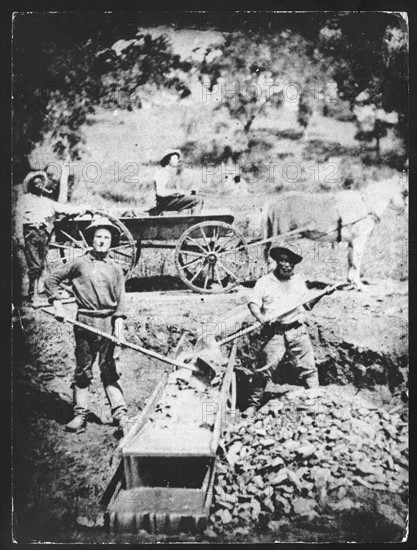 Esclaves américains travaillant dans des mines d'or