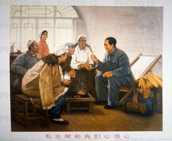 Mao Zedong speaking with the farmers from Yenan