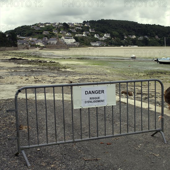 Tredrez beach forbidden