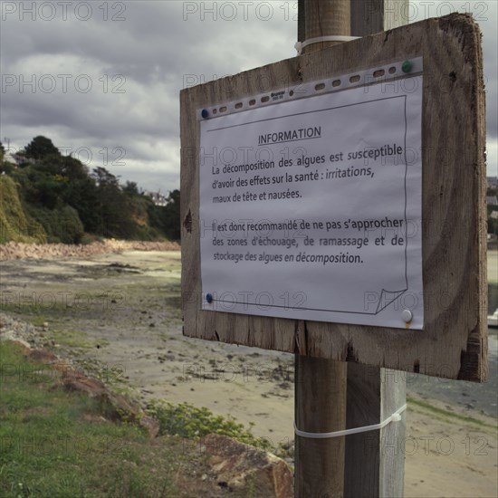 Sign on the beach of Tredrez