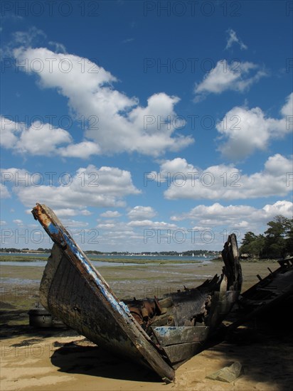 Epave sur l'ile de Berder en Bretagne