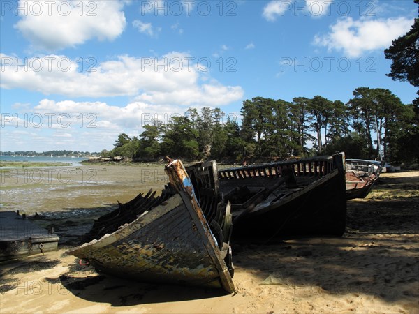 Wreck on the Island of Berder, Brittany (Bretagne)