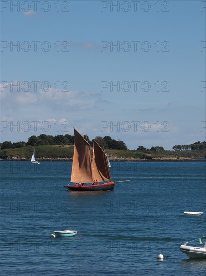 Sailing boats off the coast of the Island de Berder, Brittany (Bretagne)