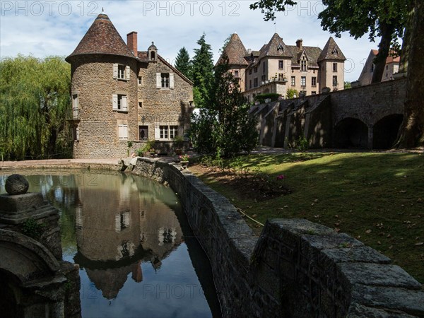 Chateau de Couches (castle)