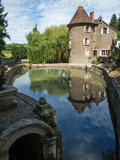 Chateau de Couches (castle)