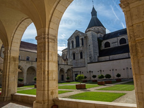 Prieuré Notre-Dame de La Charite-sur-Loire