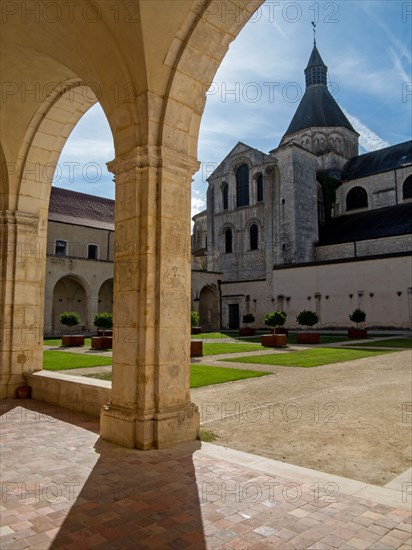 Prieuré Notre-Dame de La Charite-sur-Loire